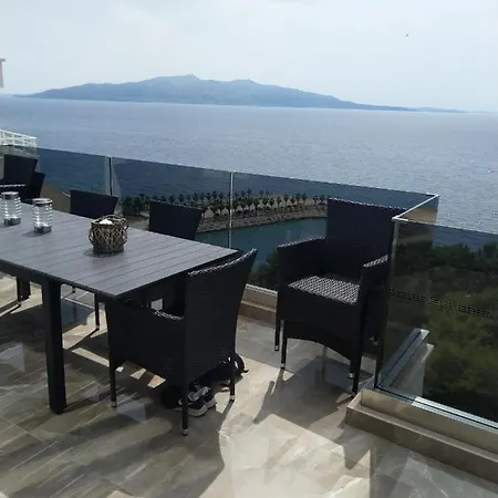 Premium Luxury Penthouse With Breathing Sea View Apartment